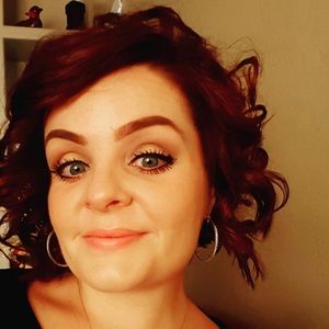 Meet your Posher, Tia